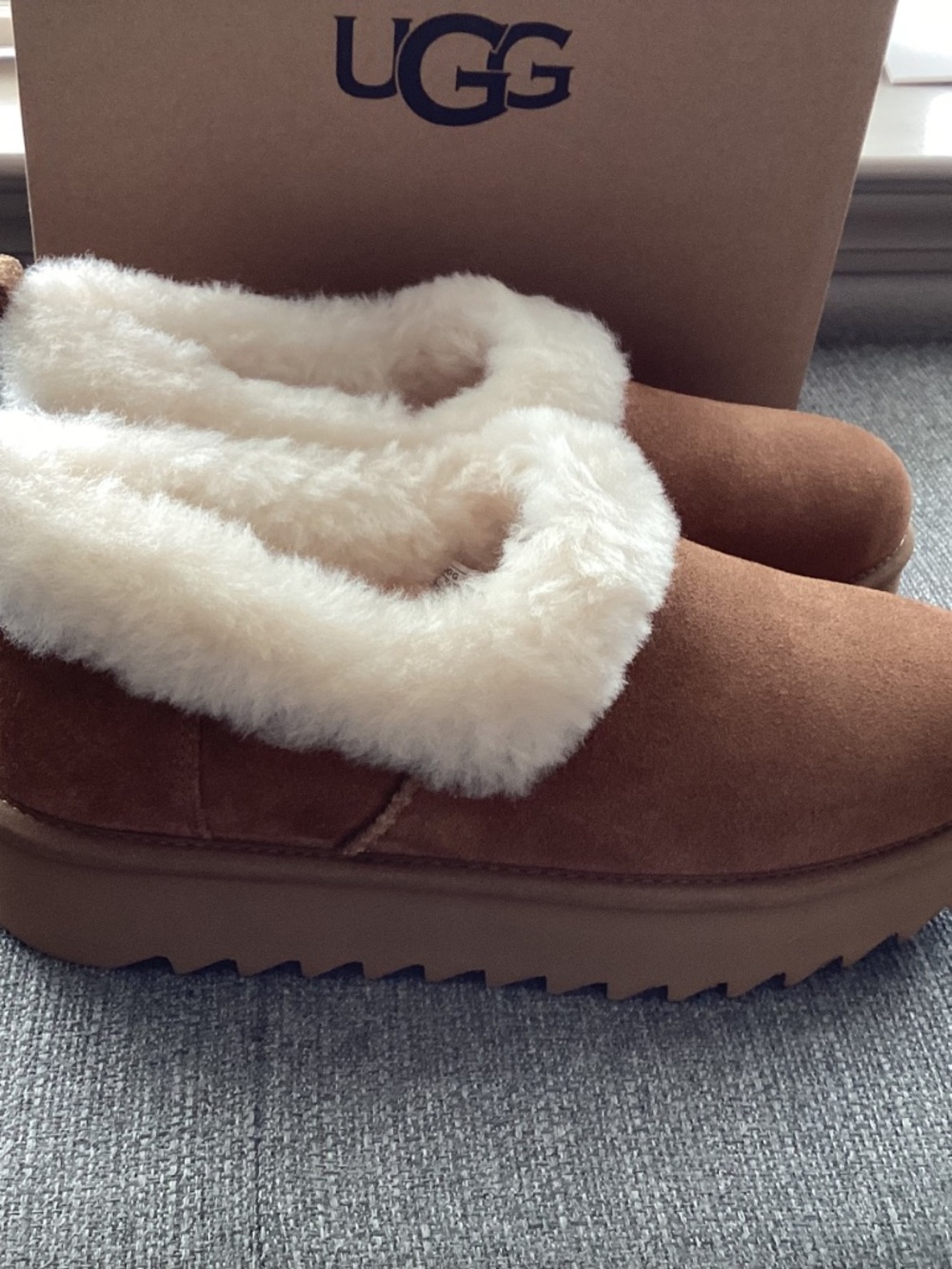 UGG® Nita Genuine Shearling Slipper (Women) 10M - Picture 15 of 15